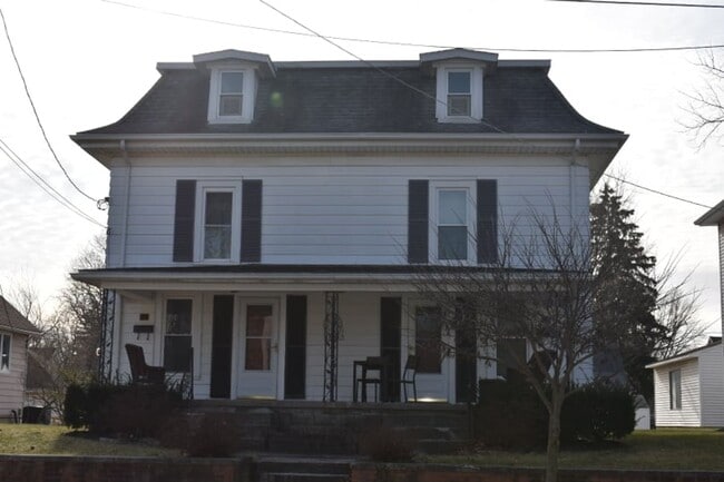 Building Photo - 128 Byall Ave