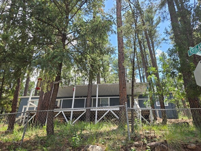 Building Photo - Great Two Bedroom Close To Midtown