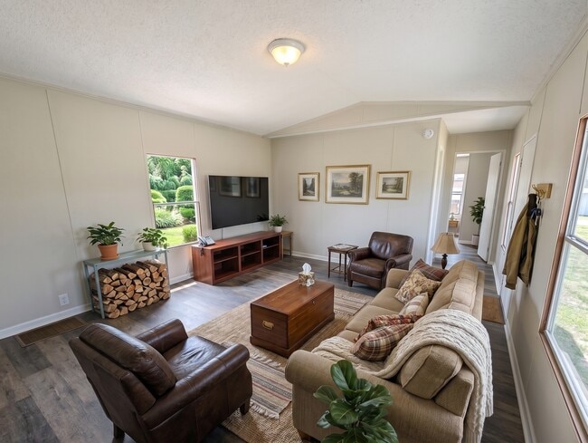 13 Wisteria Dr