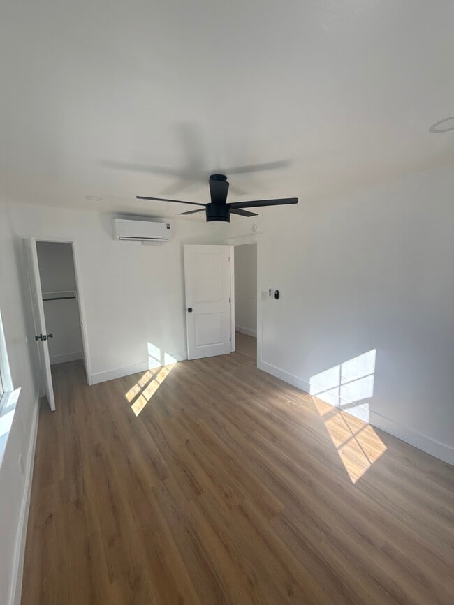 Building Photo - 5661 California Ave Unit 5663