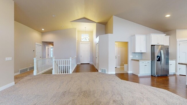 Photo - Fabulous Rambler with Amazing Details -- Read on....