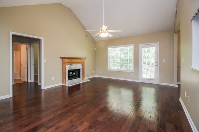 Photo - 1331 Vine Cir