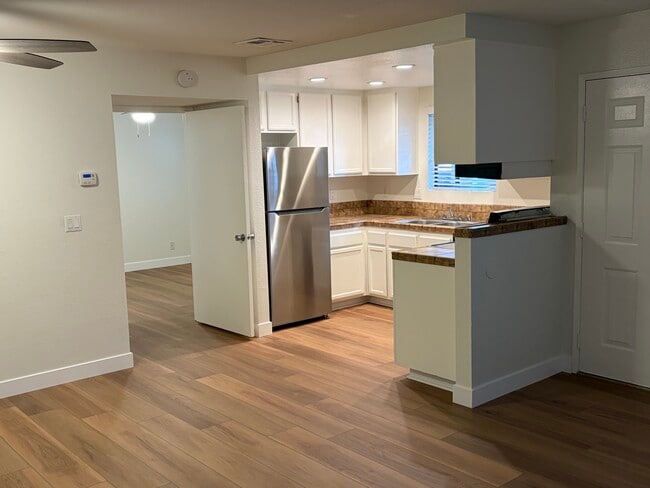 1 dormitorio / cocina / comedor a la izquierda - Tanglewood Apartments