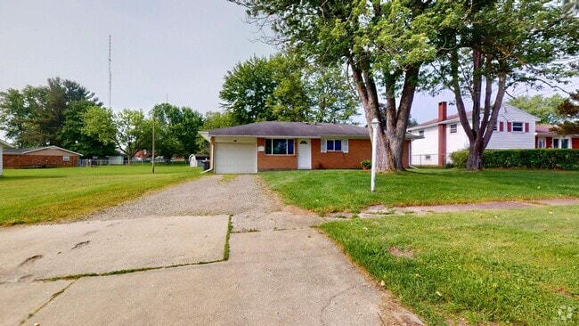 Building Photo - Ranch with garage now Available Rental
