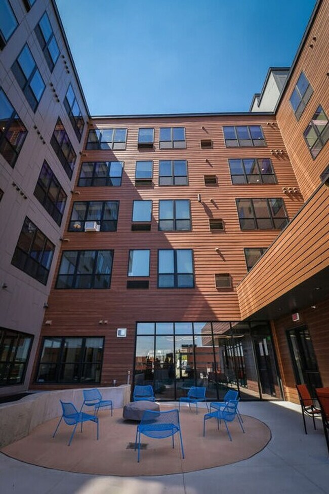 Photo - 1400 E Walnut St Unit SI ID1036793P