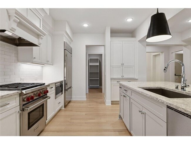 Photo - 222 Ferndale Rd S Unit 207