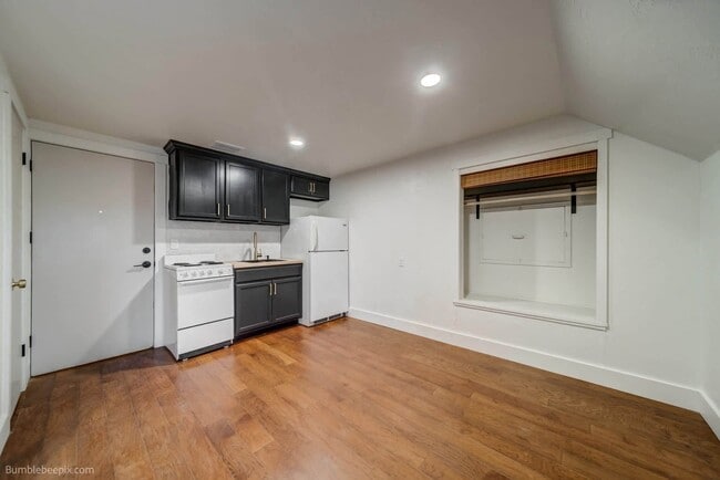 Photo - 424 4th St Unit 9