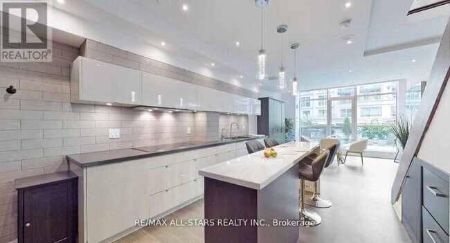 Photo - 36 Blue Jays Way Unité 711/712