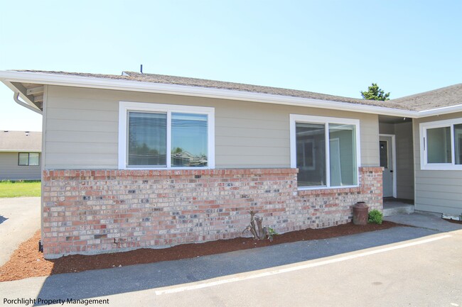 Building Photo - 1313 Main St Unit D