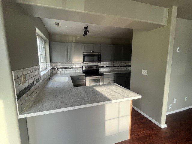 Building Photo - 3024 W Villard St Unit f