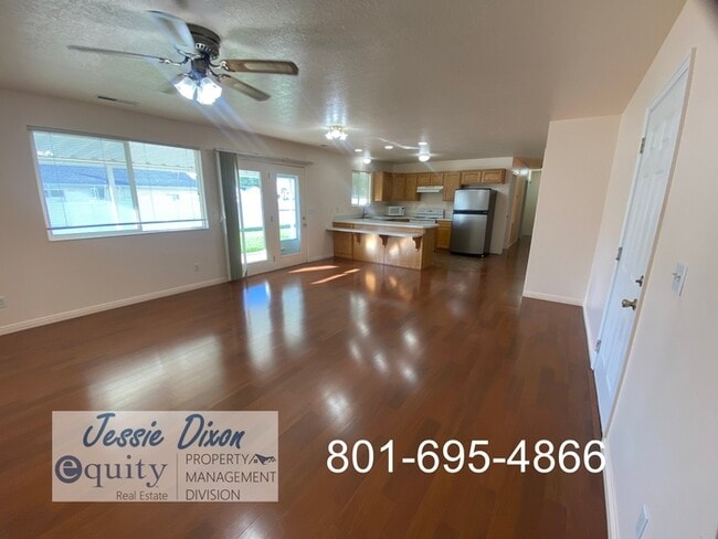 Photo - 404-325 325 N St