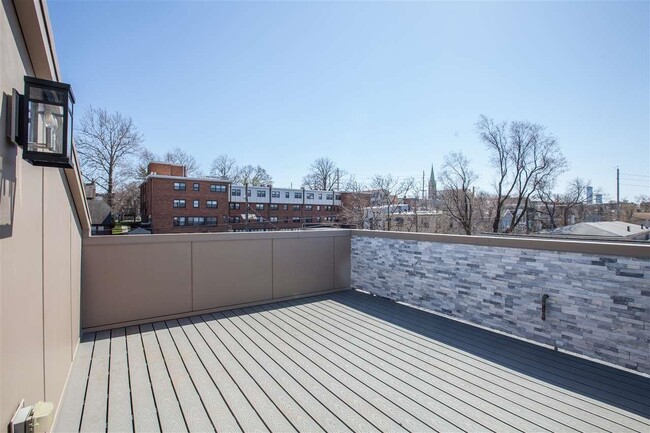 Building Photo - 225 Columbia Ave Unit 2 Rental