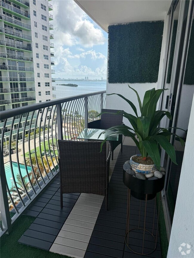 Building Photo - 1750 N Bayshore Dr Unit 1609 Rental