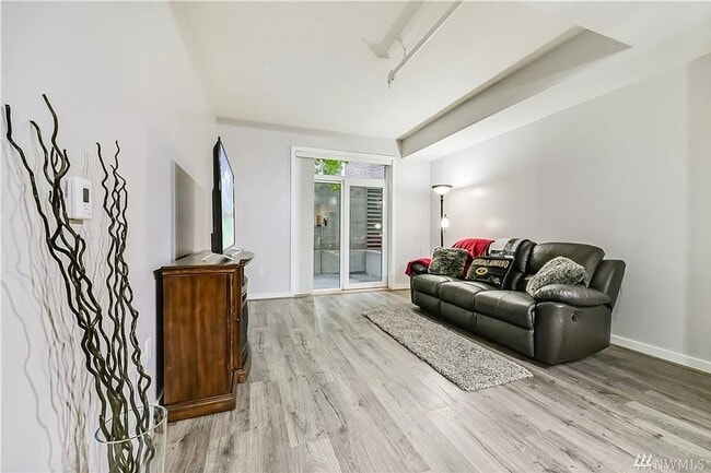 103 Bellevue Ave E Unit 102