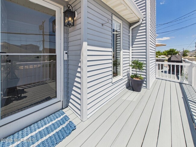 Photo - 207 4th Ave