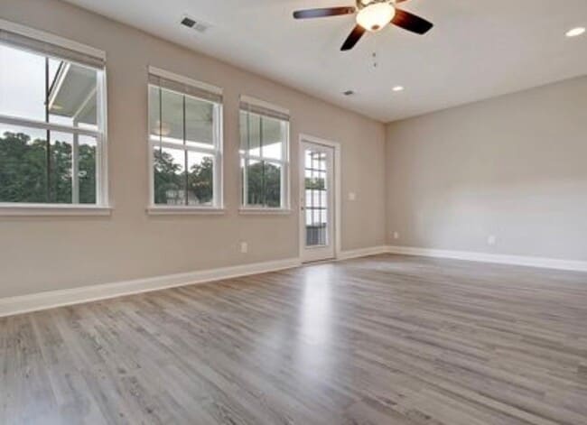 Photo - 7822 Montview Rd