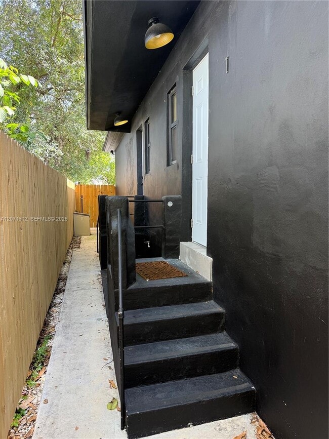Building Photo - 3 NE 70th St Unit 1