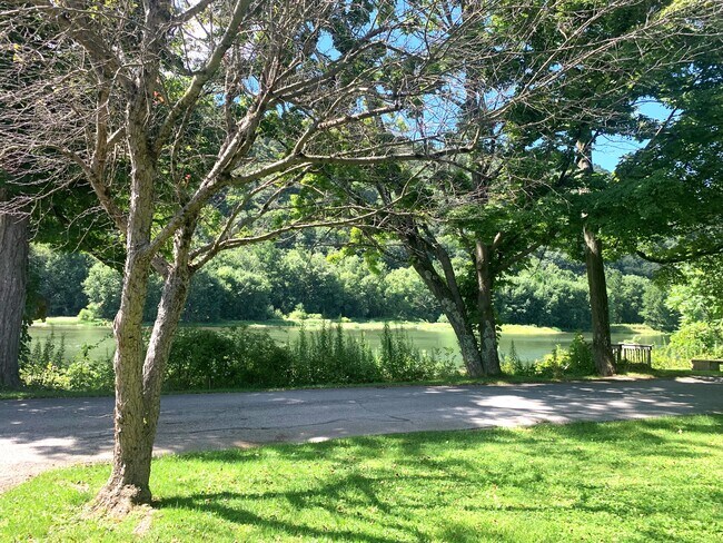 Photo - River Court Apartments