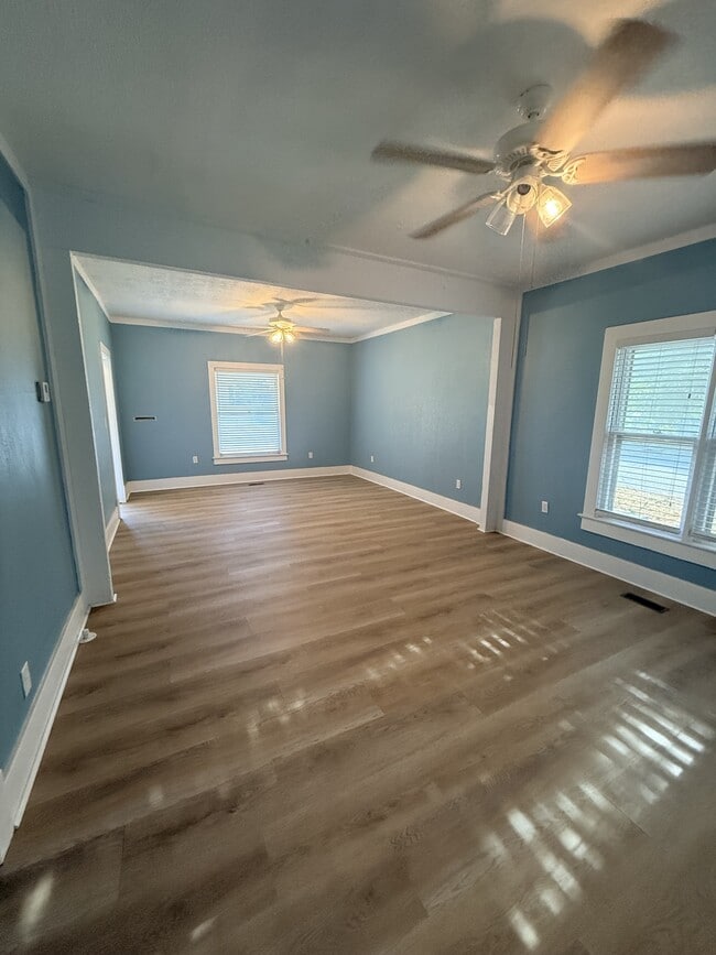 Photo - 1402 E Maple Ave