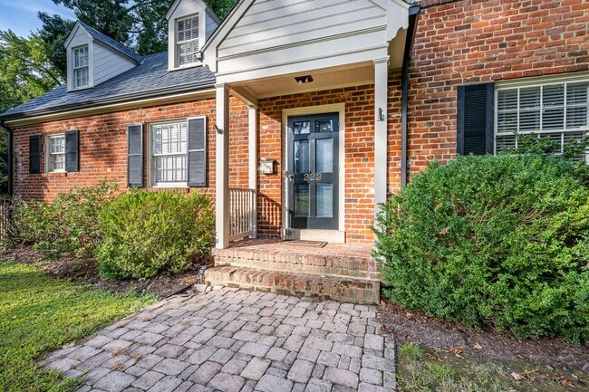 222 Sunset Dr