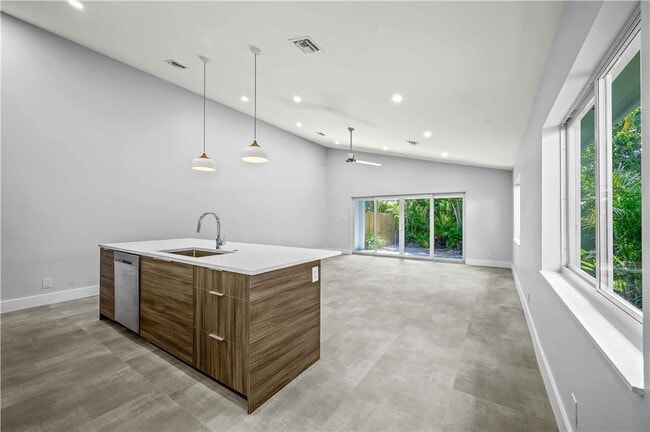 Photo - 828 NE 17th Way