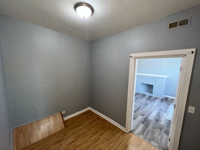 Photo - 2701 E 75th Pl Unidad -2