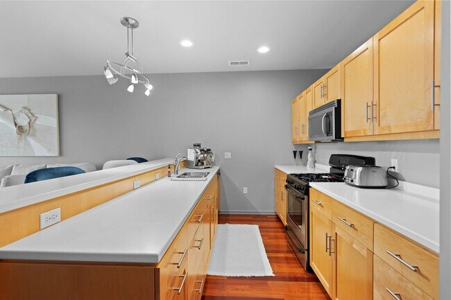 Building Photo - 101 Cherry St Unit 206