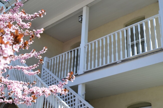 Building Photo - 18 Berrian Pl Unit 18B