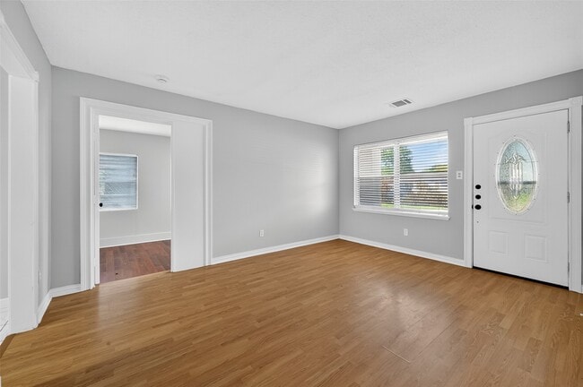 Photo - 6741 Feldspar St