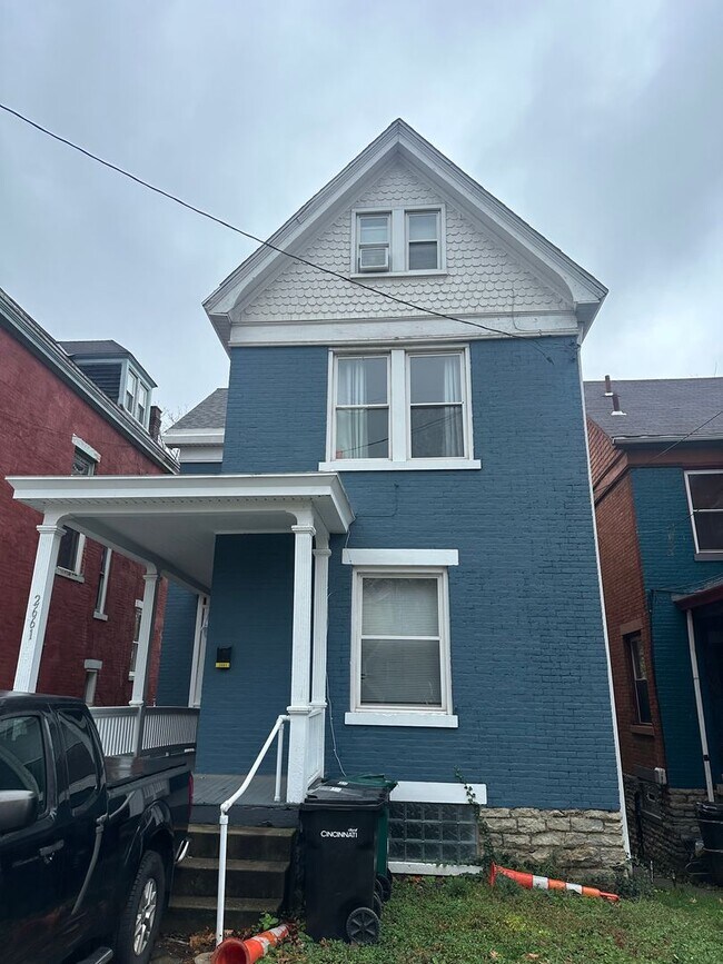 Building Photo - 5 Bedroom Clifton House Available Next to UC Campus