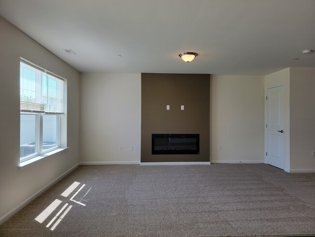 Photo - 68 Rollins Ln