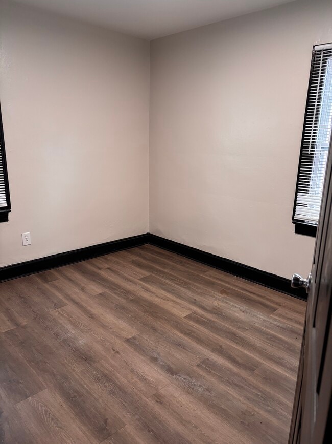 Photo - 219 N 32nd St