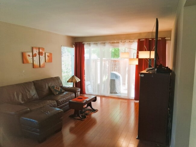 Building Photo - 35 Massolo Dr Unit D Rental