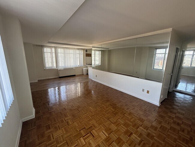 Photo - 950 25th St NW