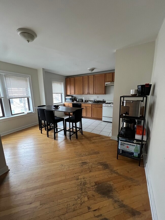 Photo - 3325 N Lakewood Ave Unit 2