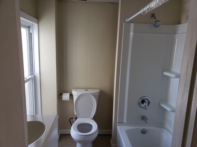 Photo - 121 S 6th St Unit 2