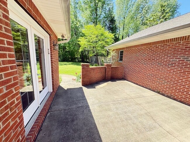 Photo - Matthew Drive Duplex Unit 160-B