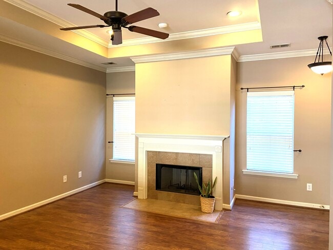 Photo - 422 Holland Lakes Dr N