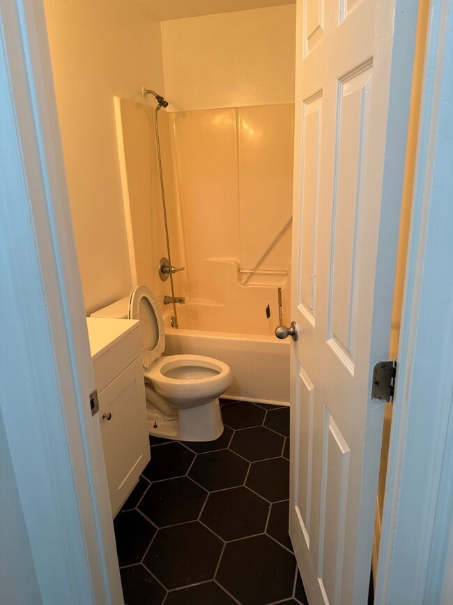 Photo - 204 Wilson Ave Unit 204
