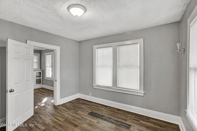 Photo - 1431 W 26th St