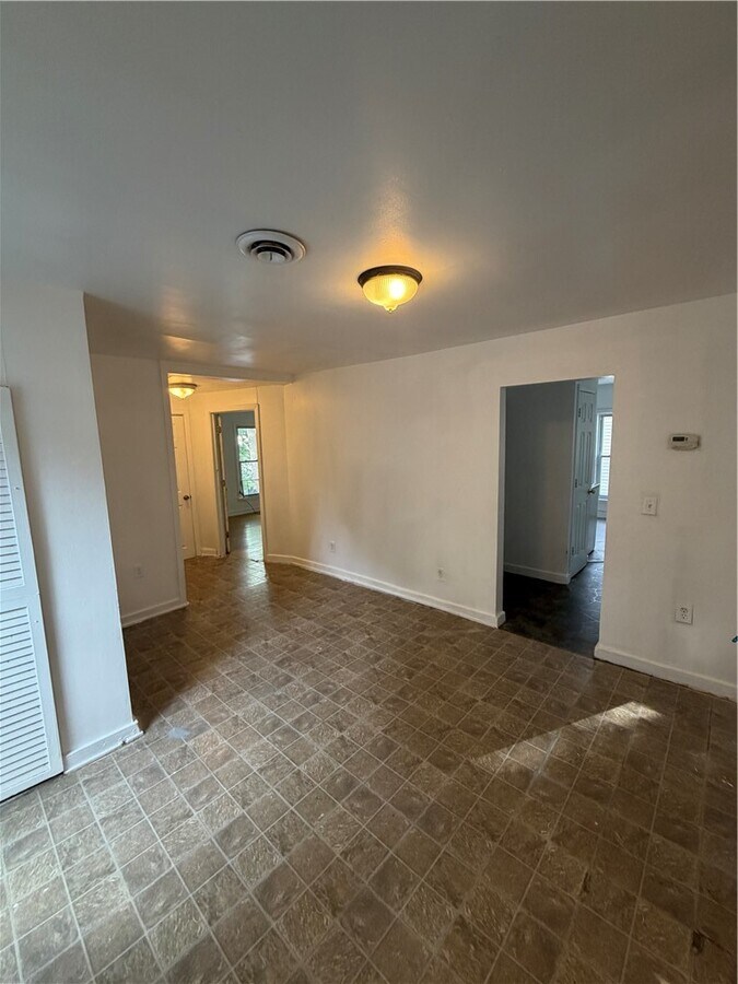Photo - 524 W 1st St