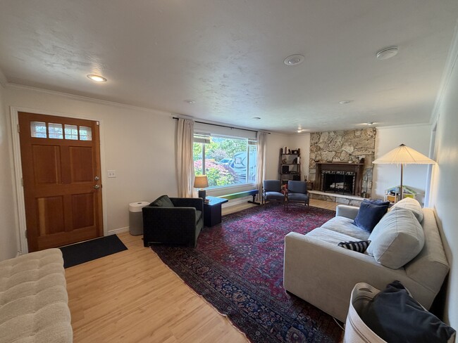 Photo - 2480 Eastbourne Dr