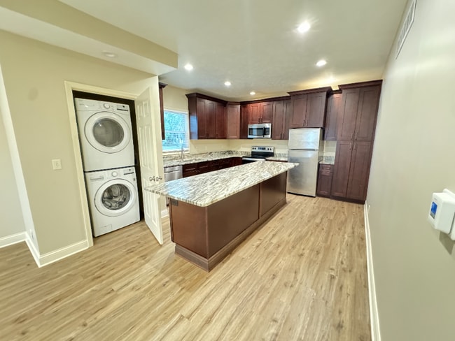 Building Photo - 2500 R St