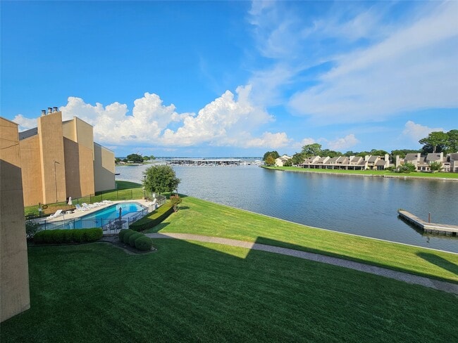 Building Photo - 12600 Melville Dr Unit 321B