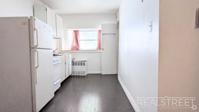 Building Photo - Incredible Studio in Prime Gowanus Rental