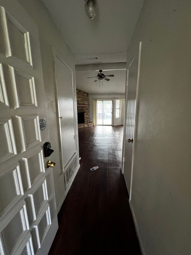 Photo - Great 3 bedroom, 2 bath available early April