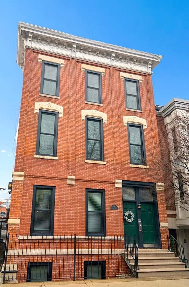 Building Photo - 1667 N Bissell St
