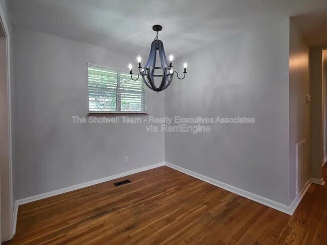 Photo - 1005 Francis Rd