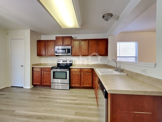 Photo - 825 Barrel Point