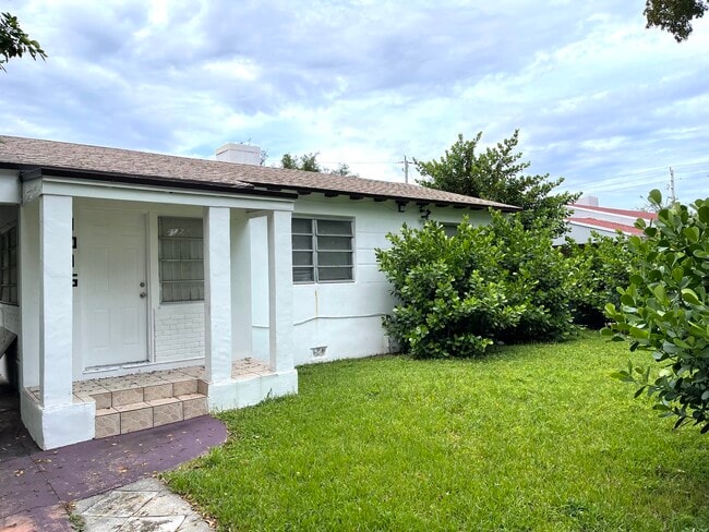Building Photo - 1015 NW 42nd St Rental